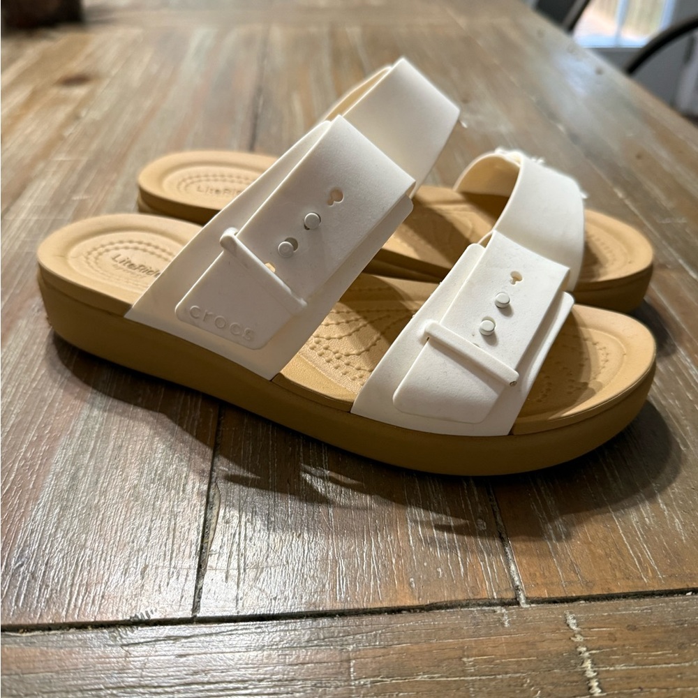 CROCS White and Tan Sandals size 6 - Picture 2 of 3